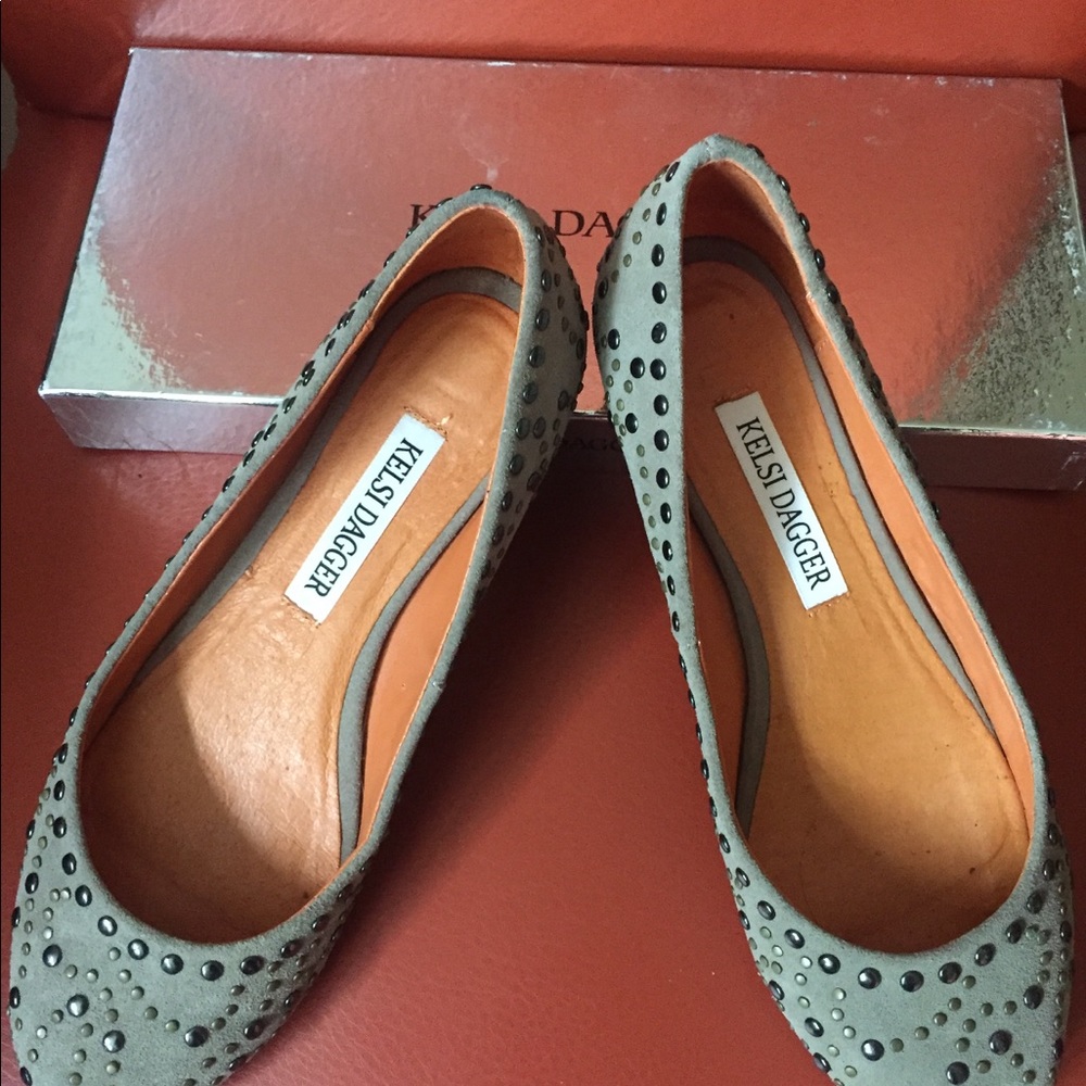 Shoes - Picture 2 of 4